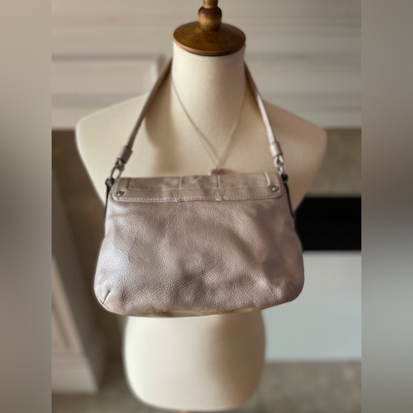 Coach Vintage Limited edition pearl mini bag. The Kristin Metalic pearl hobo - Picture 5 of 12